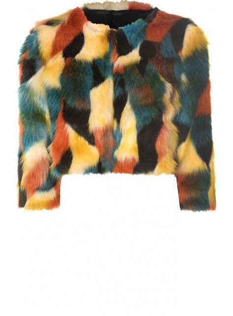 9 Fuzzy Faux Fur Jackets to Stock Up on This Season… - News