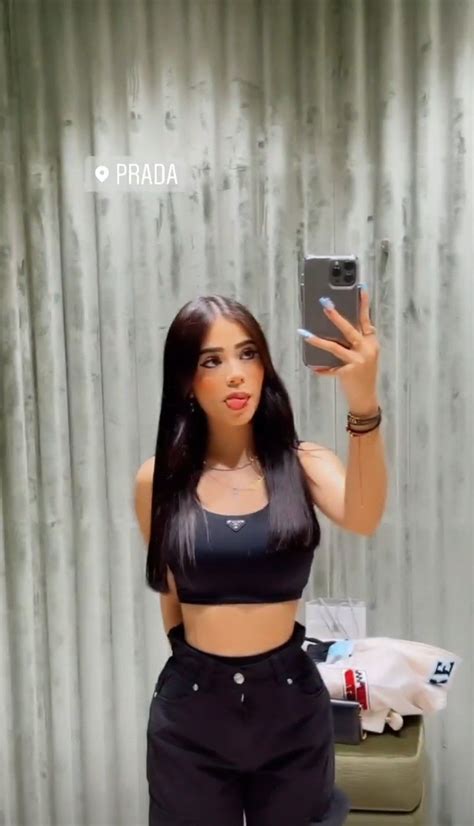 (@iamferv)💕 | Fotos mujeres bonitas, Vestido y botas largas, Fotos mujeres