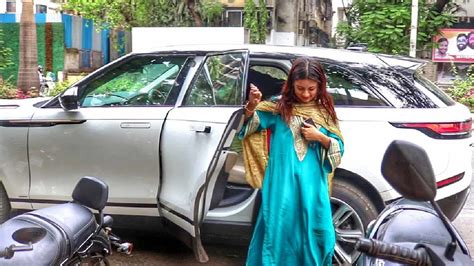 Avneet Kaur Seen in Rs 1.07 Cr Range Rover Velar » Car Blog India