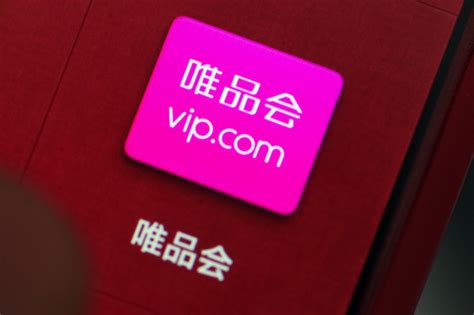 Vipshop CFO Steps Down, Stock Price Plummets - Pandaily