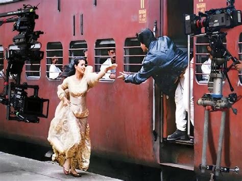Shahrukh khan kajol dilwale dulhania le jayenge film 1995 release 30 ...