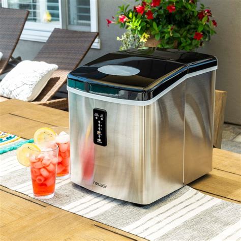 NewAir 28-lb Ice Per day Countertop or Portable Bullet Ice Maker ...