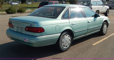 1994 Ford Taurus GL in Manhattan, KS | Item I4360 sold | Purple Wave