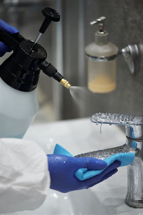 How to Remove Silicone Sealant from Surfaces - Silicone Depot
