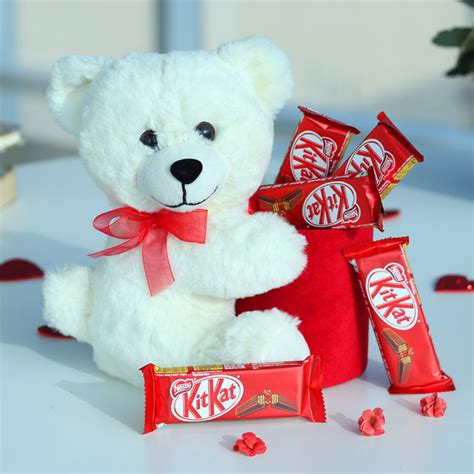 Crunchy Kit-kat Bear Online | Order Crunchy Kit-kat Bear - Cakegift.in