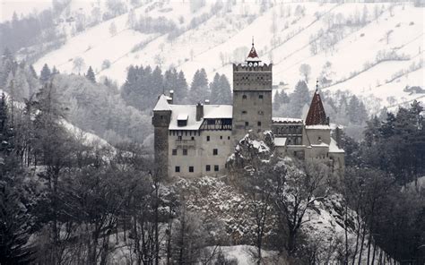 Dracula's Castle Wallpaper - WallpaperSafari