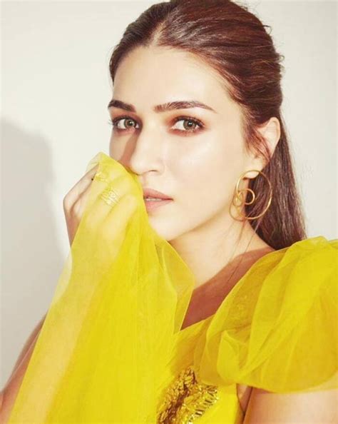 Kriti Sanon's Sexy Sartorial Choices Sets Internet on Fire, Looks Hot ...