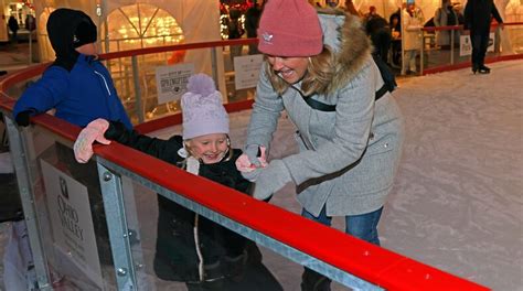 Fireworks, cheer ward off chilly Holiday in the City opening