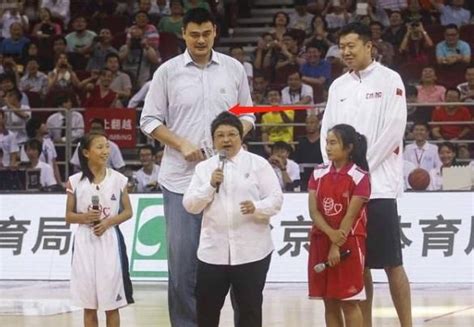 MJ flanked by Steve Francis and Yao Ming at all star weekend in Houston ...