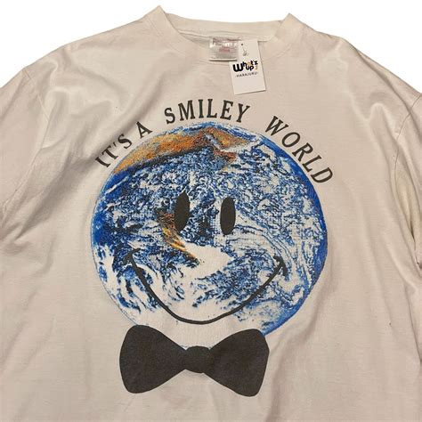 90s SMILEY FACE "It's a smiley world" T-shirt | What’z up