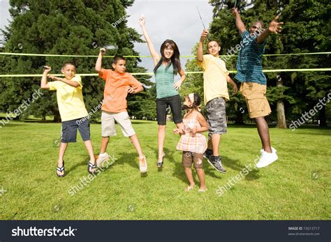 People Playing Badminton 的图像结果