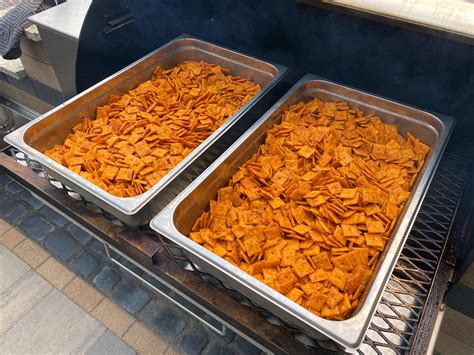 Smoked Cheez-Its: Spicy Honey Sriracha Ranch seasoned : r/pelletgrills