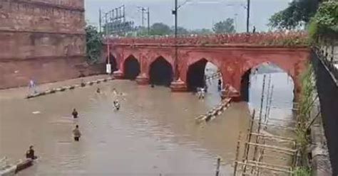 Videos: Scenes of severe waterlogging in several parts of Delhi, from ...