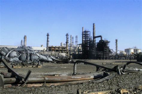 Battle for Khartoum wrecks key Sudan oil refinery