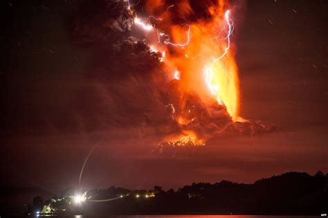 Calbuco Volcano Explosion 的图像结果