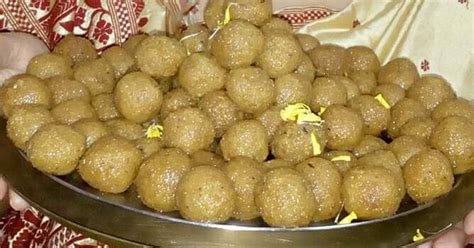 Ruma's evergreen kitchen !! দ্বারা গুড়ের নারকেল নাড়ু (gurer narkel ...