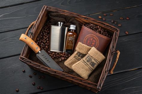 14+ Creative Men's Gift Basket Ideas to DIY
