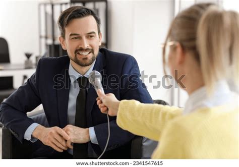 Interview Microphone Scene 的图像结果