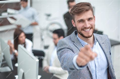 Group of People Standing in Office Pointing 的图像结果