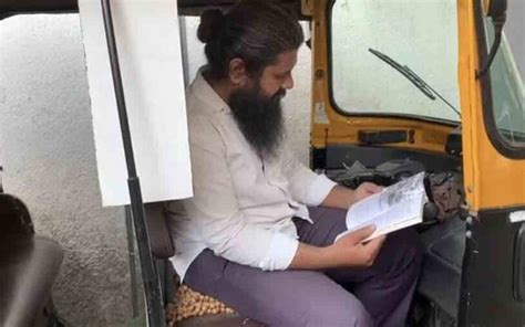 This Rickshaw Driver Has Turned His Auto Into A Library On Wheels ...