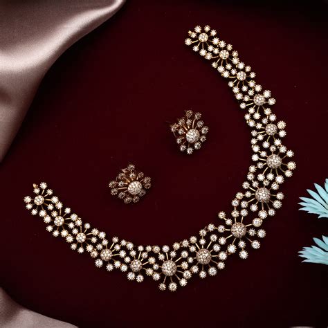 Diamond Look Star Flower Necklace Set - White