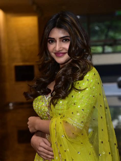 Sreeleela : చిలుక పచ్చ కోకలో శ్రీలీల సింగారాలు..