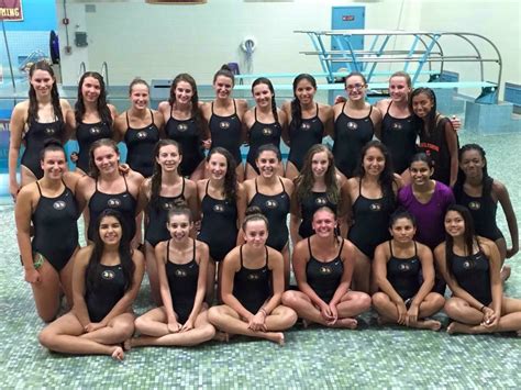 Girls Swim Team Picture Day 的图像结果