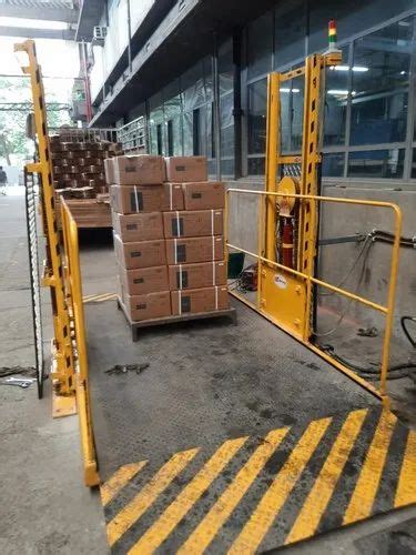 Truck Loading - Column Type Tail Lift (Tailgate) Manufacturer from Navi ...