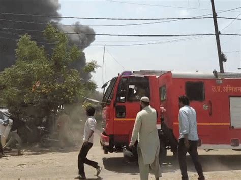 Ghaziabad Fire Engulfs 500 Huts | Indirapuram Village Blaze