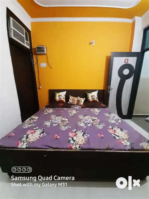 Single room available in Dlf Phase 3 u block near cyber city - PG ...