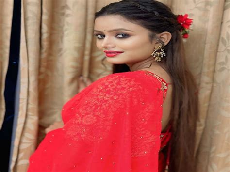 bhojpuri beautiful actress shilpi raghwani latest traditional red saree ...