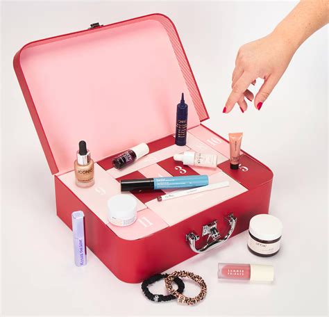 Revolve 12 Day Advent Calendar 2025 - Contents