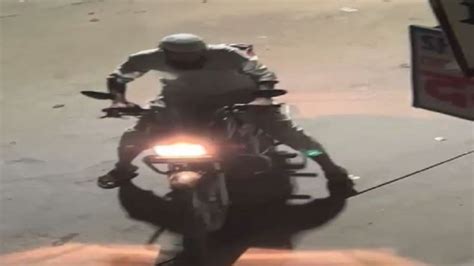 नोएडा में चूहे को बाइक से कुचलकर मारने वाला गिरफ्तार, वीडियो हुआ था ...