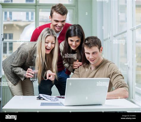 Happy Business People 的图像结果