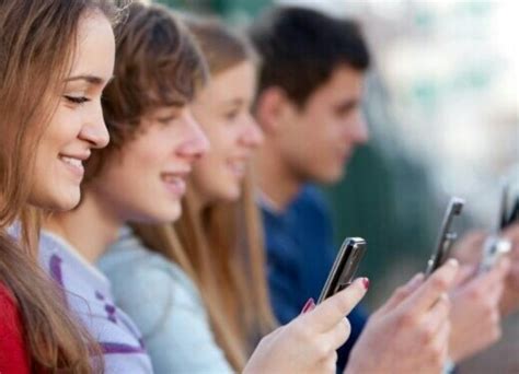 WRITE UR OPINION ON THE TOPIC TEENAGERS AND ADDICTION TO SOCIAL MEDIA ...