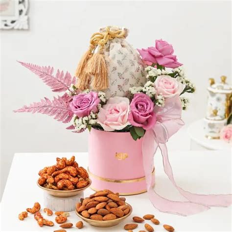 Buy/Send Enchanted Rose Delight Hamper | Yummycake
