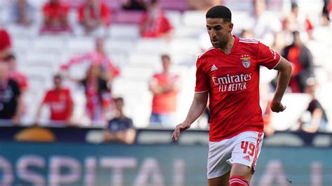 Adel Taarabt - Bancada Central