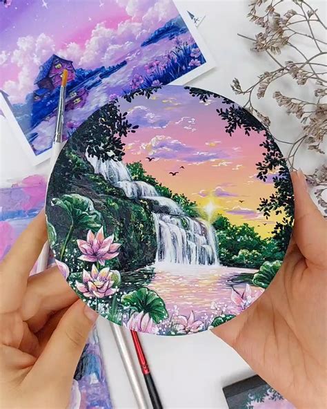 Pin by 𝓚𝓮𝓻𝓲 𝓐𝓾𝓻𝓸𝓻𝓪 on painting ideas | Circular canvas painting, Small ...