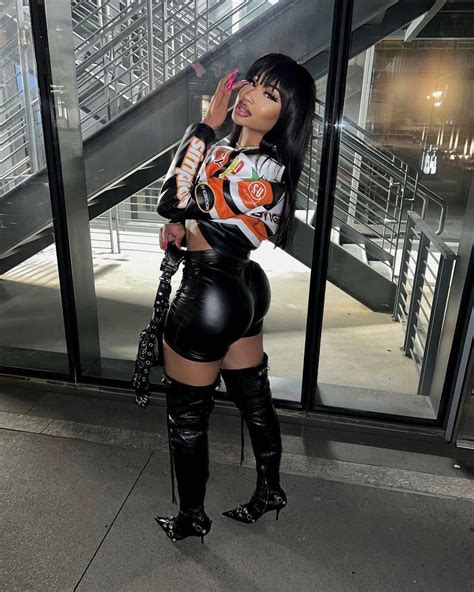 Double cheeked up : r/KarinJinsuiNew