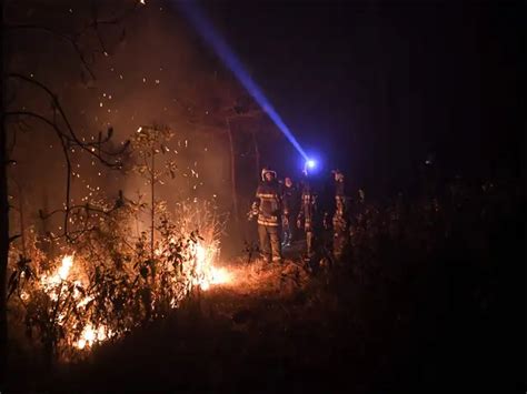 Out of control - Nepal chokes on smoke and ash as drought-worsened ...