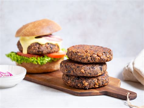 Vegane Burger-Patties Rezept | EAT SMARTER