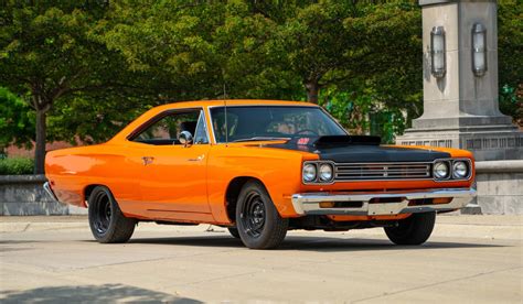 5 Epic Mopar Muscle Car Classics That Weren't Powered by a HEMI ...