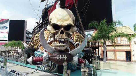 Buccaneers make history as first team to play Super Bowl in home ...