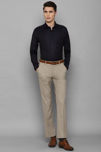 Buy Men Black Classic Fit Solid Full Sleeves Formal Shirt Online ...