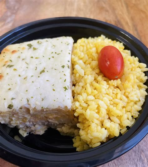 Pastelón de papa relleno de carne y arroz amarillo - Fit N' Fresh Ponce