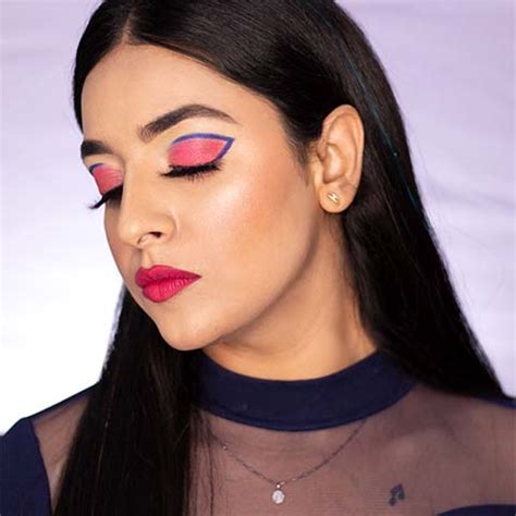 8 Ways to Wear Colored Graphic Eyeliner Like a Goddess – Faces Canada