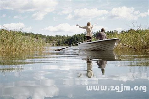 划船男人跳进湖里美国华盛顿州西雅图高清图片下载-正版图片501854516-摄图网