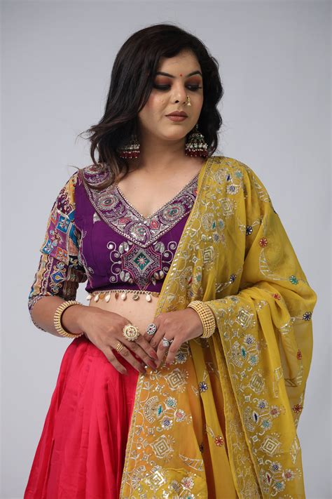 Top 10 Indian Fashion Trends of 2025: A Blend of Tradition and Moderni ...