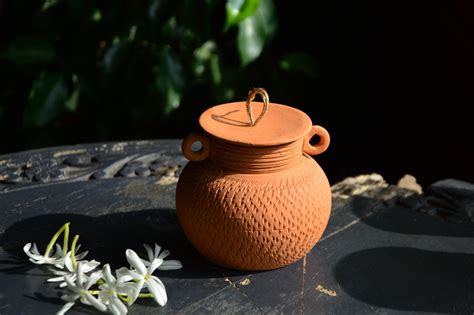 Parijat Tribal Pot – Armatuer