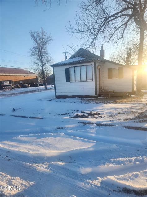 110 S 3rd St, Glen Ullin, ND 58631 - See Est. Value, Schools & More